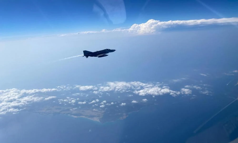 Άσκηση εναερίου ανεφοδιασμού ή εικονική προσβολή των Τούρκων νότια της Κύπρου με F-16 και F-4 phantom;